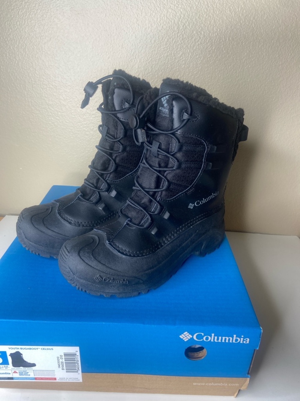 Columbia Black Lace-Up Insulated Boots